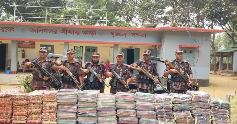 জব্দ করা ভারতীয় শাড়ি